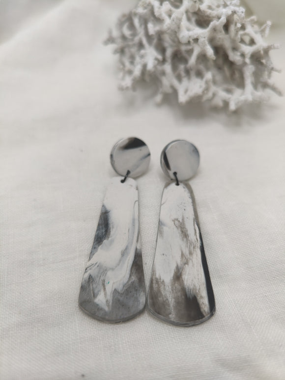 Neutral dangles