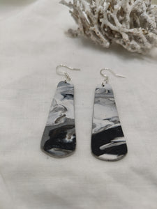 Neutral hook dangles