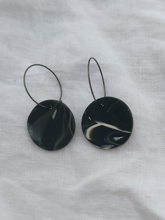 Black and white Rounds on Hoops